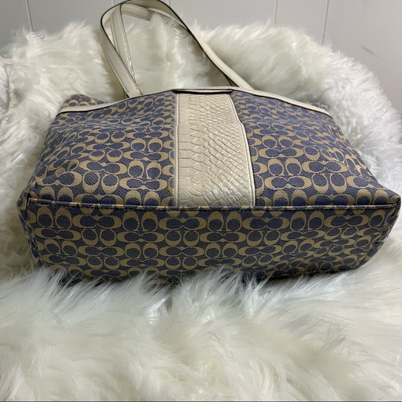 Blue, beige, and cream Coach classic print handbag - Picture 7 of 13